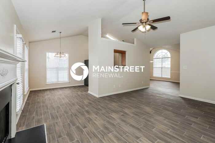 7434 Chads Cir - Photo 4 of 17