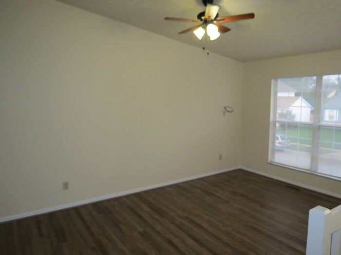 1091 Rendezvous Ln - Photo 3 of 20