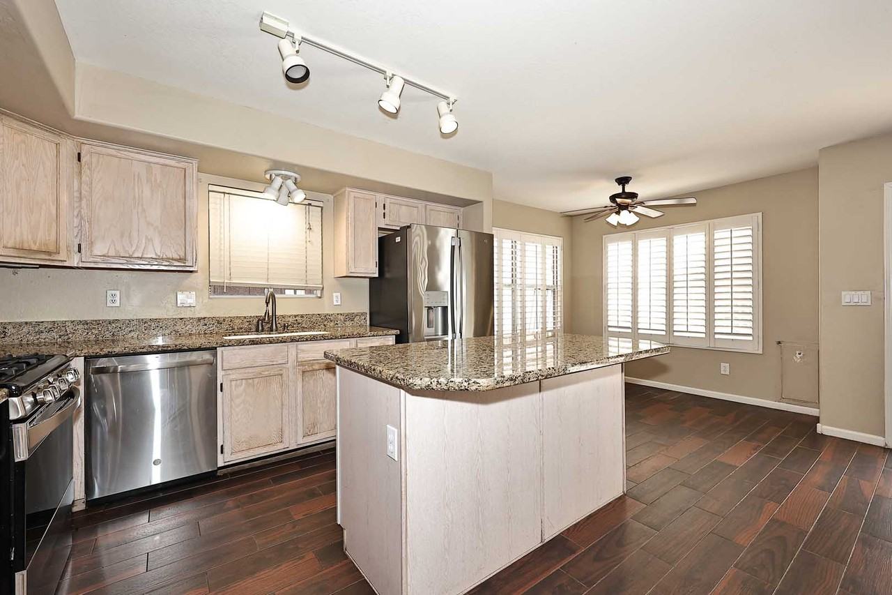 4591 W Oakland St #1 - Photo 6 of 11