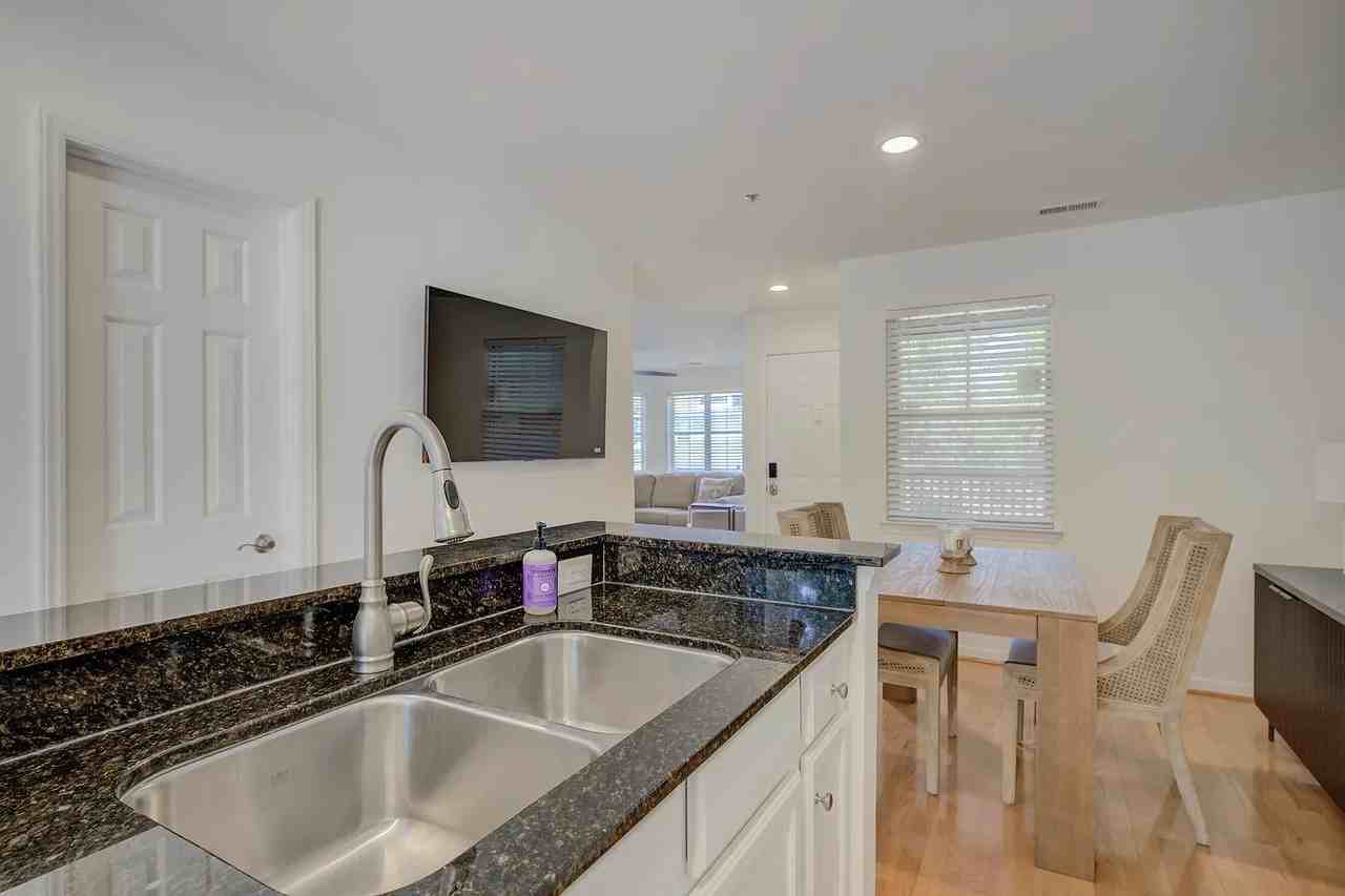 501 Olmsted Park Pl - Photo 5 of 17