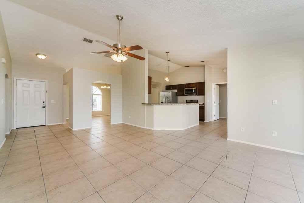 1015 Elizabeth Ridge Ct - Photo 4 of 16