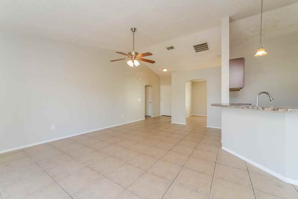 1015 Elizabeth Ridge Ct - Photo 5 of 16