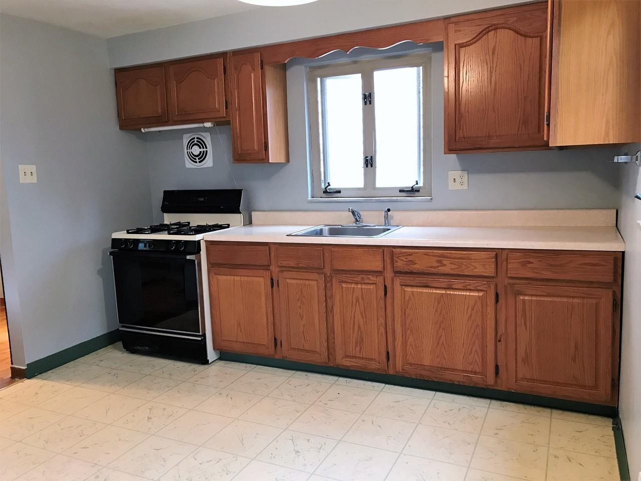 508 Wyncotte St #1 - Photo 3 of 16