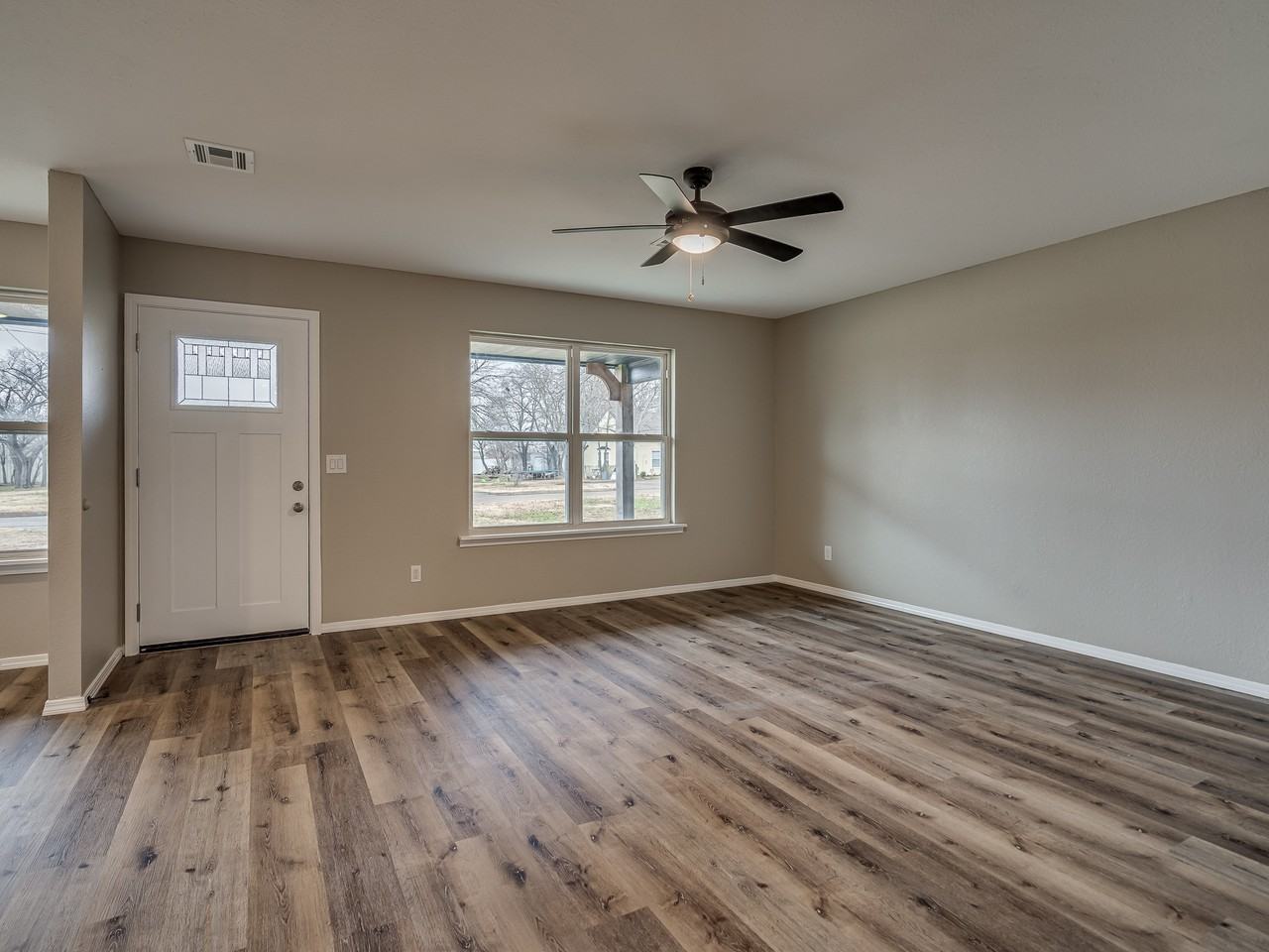 421 W 9th St #421 - Photo 3 of 41