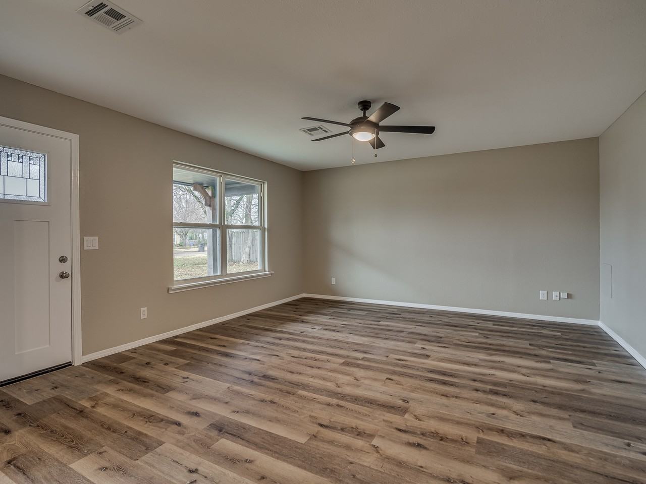 421 W 9th St #421 - Photo 4 of 41