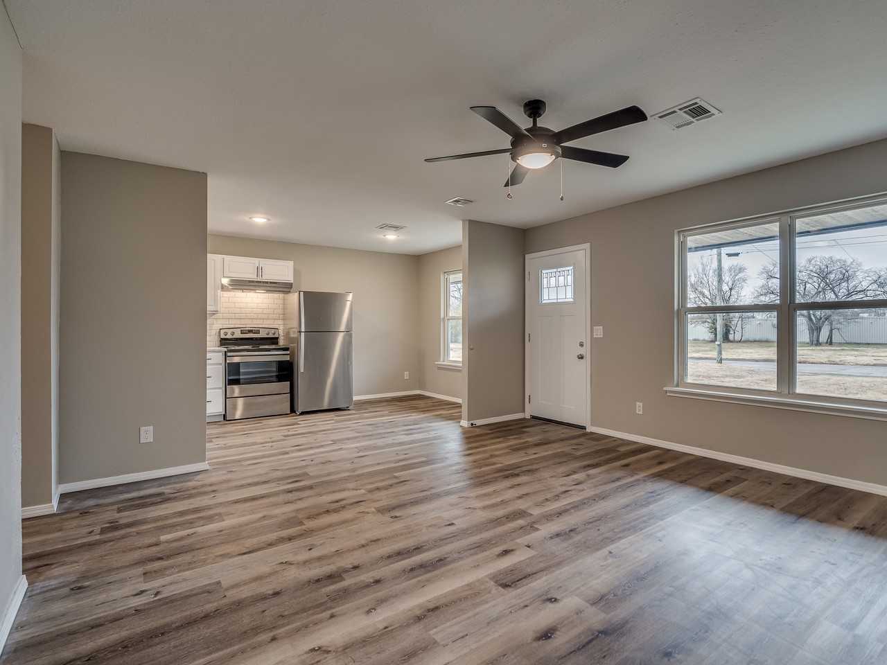 421 W 9th St #421 - Photo 7 of 41