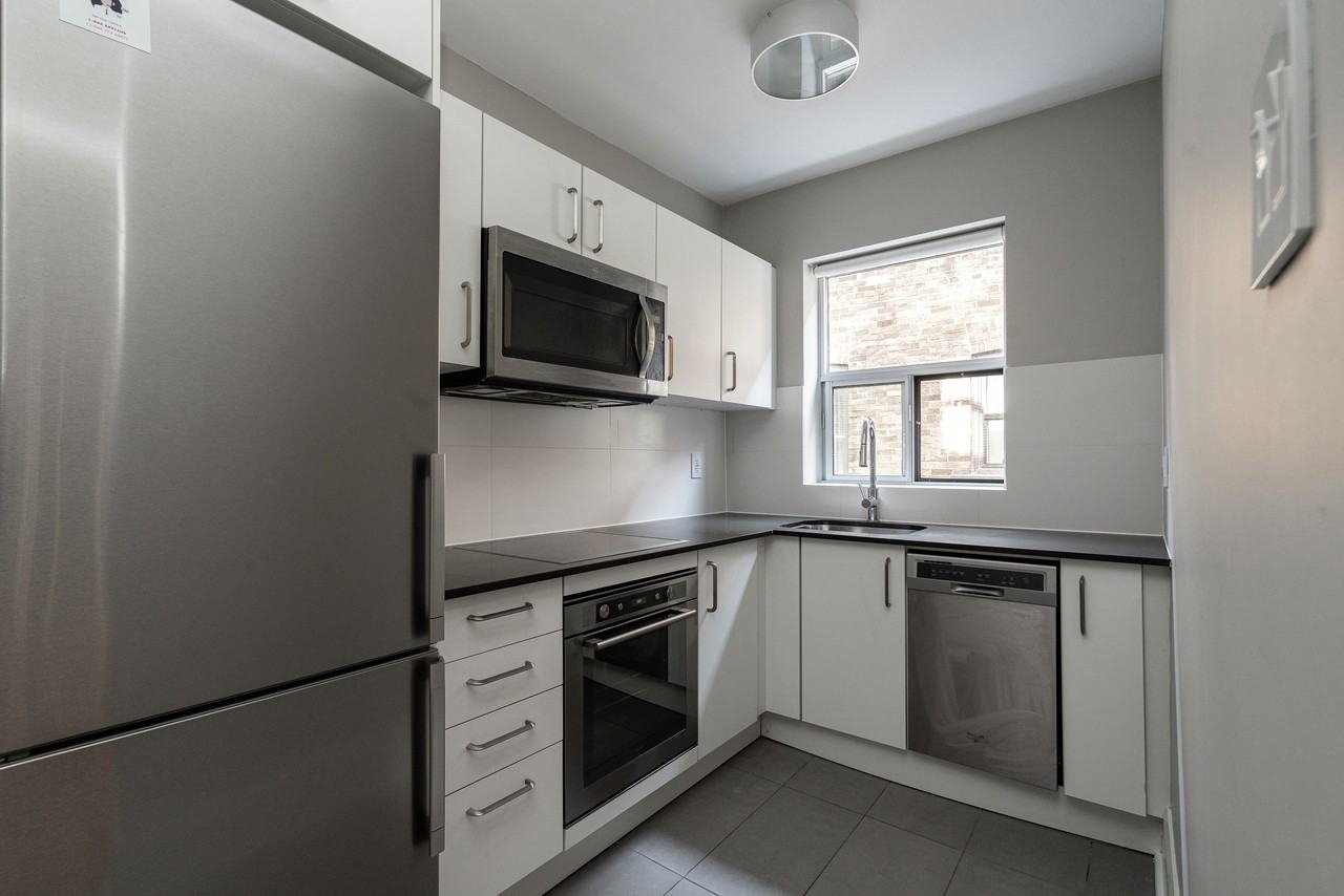 143 - 145 Arlington Avenue - Photo 3 of 44