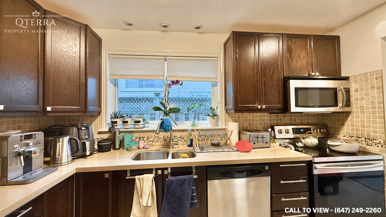 1-257 Woodsworth Rd, North York, Ontario M2L 2T5 - Photo 2 of 8