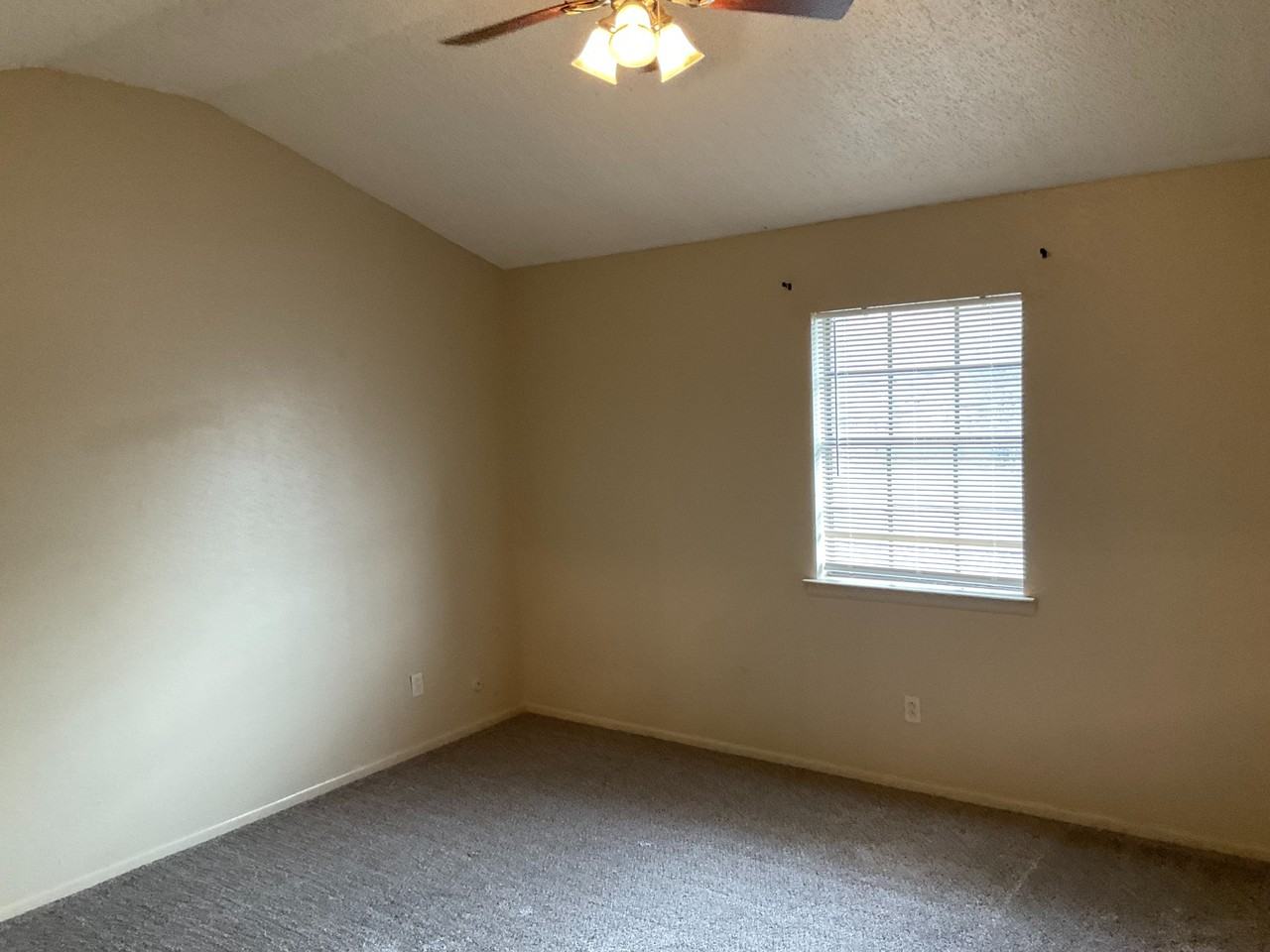 85 E. Caldwood Dr - 12Unit 12 #12 - Photo 4 of 13