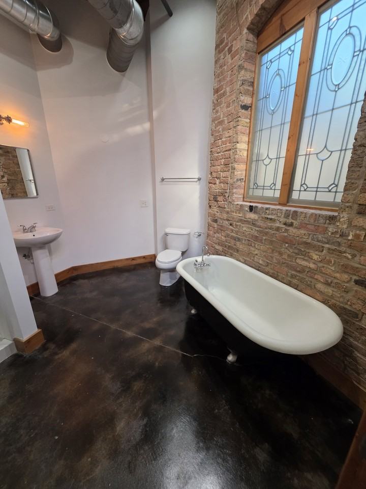 280 Hutchins Ct #280 - Photo 3 of 7