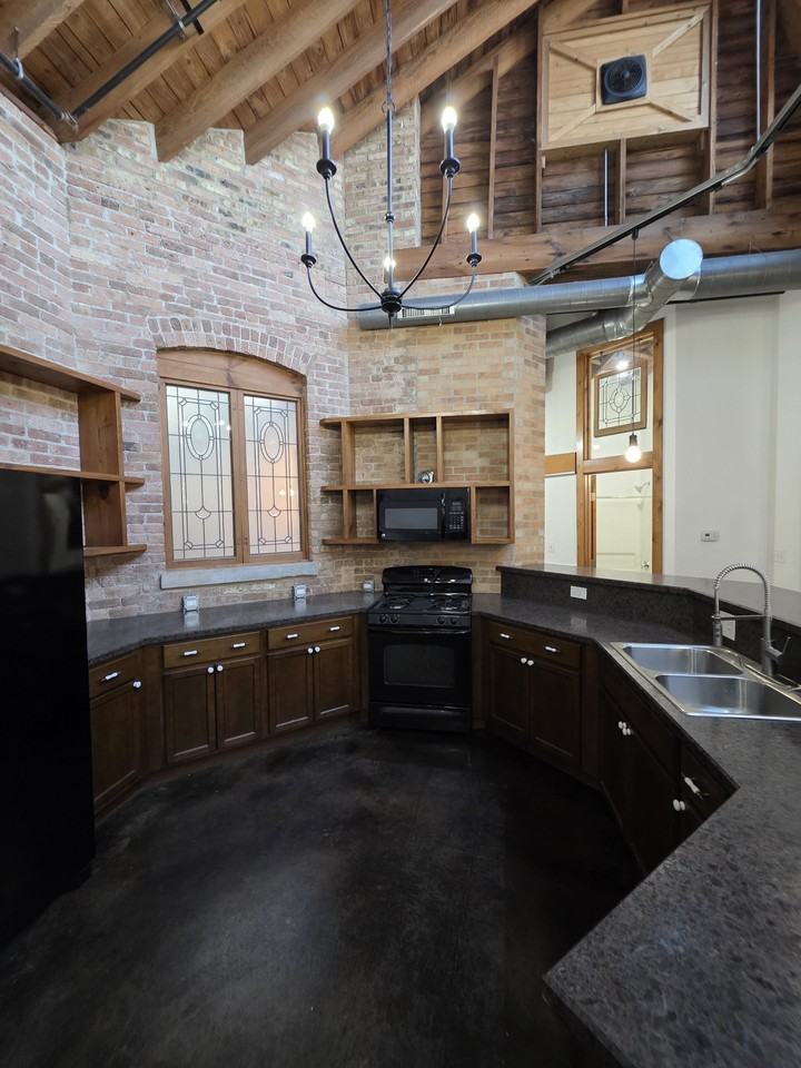 280 Hutchins Ct #280 - Photo 4 of 7