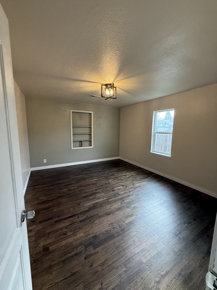 447 N 5th St #1 - Photo 3 of 13