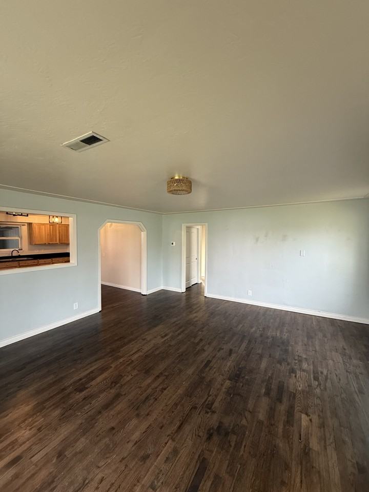 447 N 5th St #1 - Photo 7 of 13