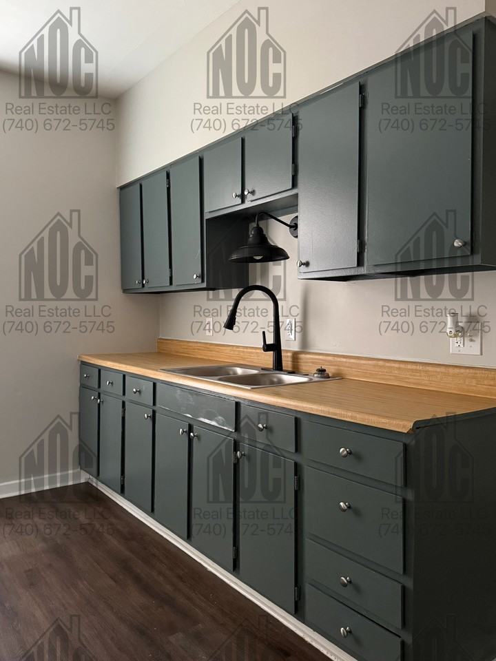 160 1/2 Lake St #160 - Photo 3 of 14