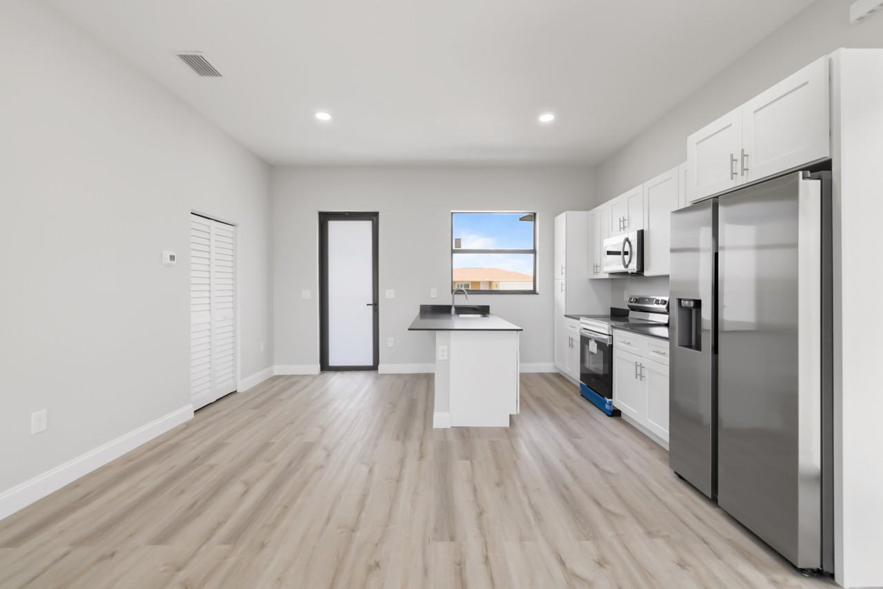 8014 Mangrove Cir #1 - Photo 3 of 29