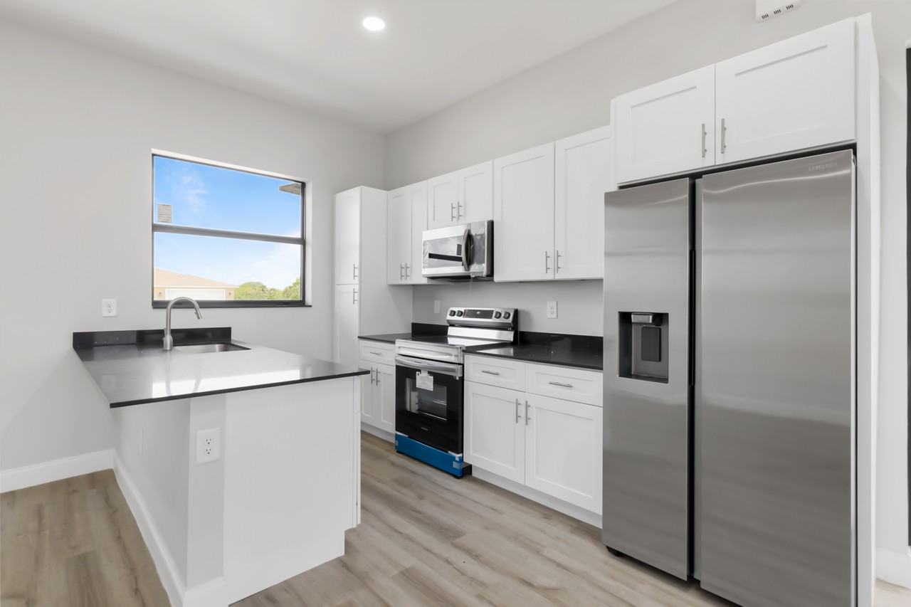 8014 Mangrove Cir #1 - Photo 4 of 29