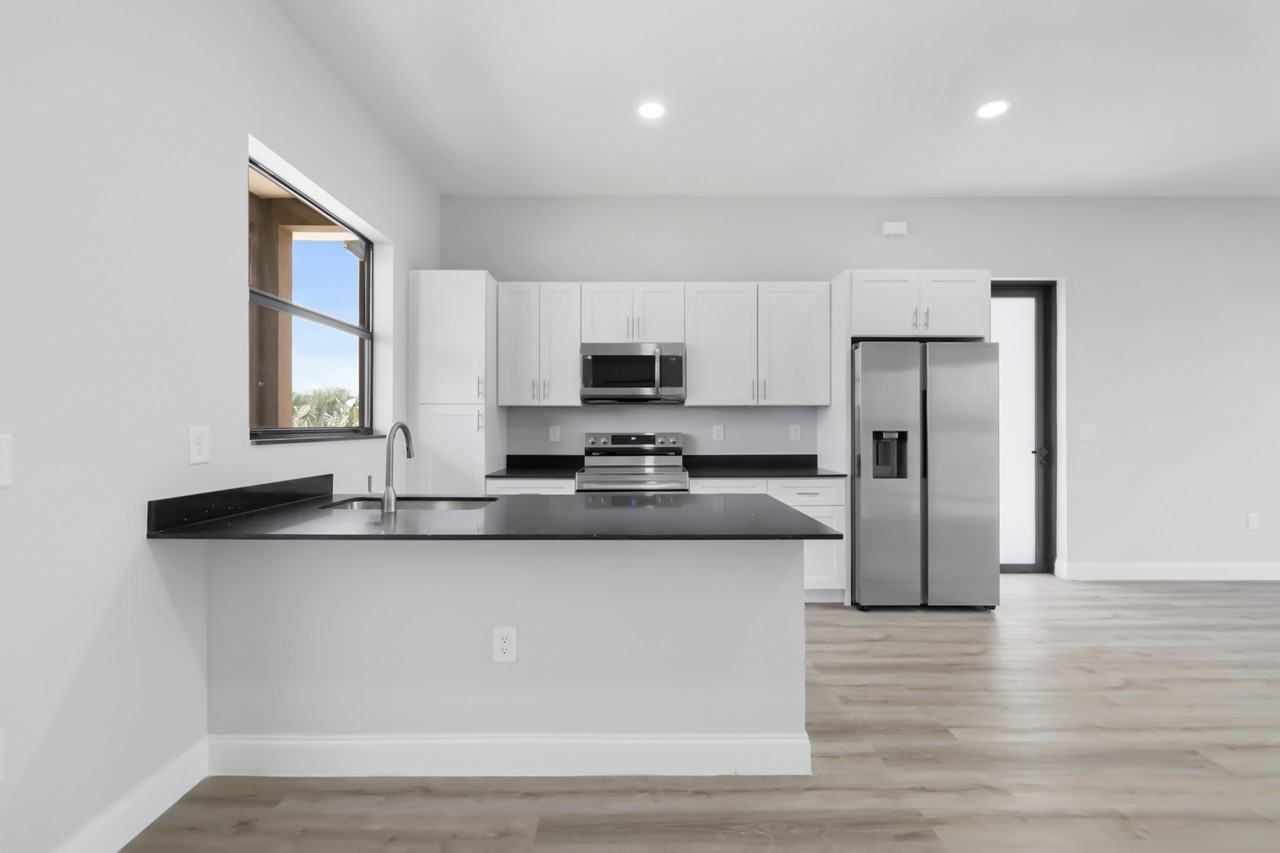 8014 Mangrove Cir #1 - Photo 5 of 29