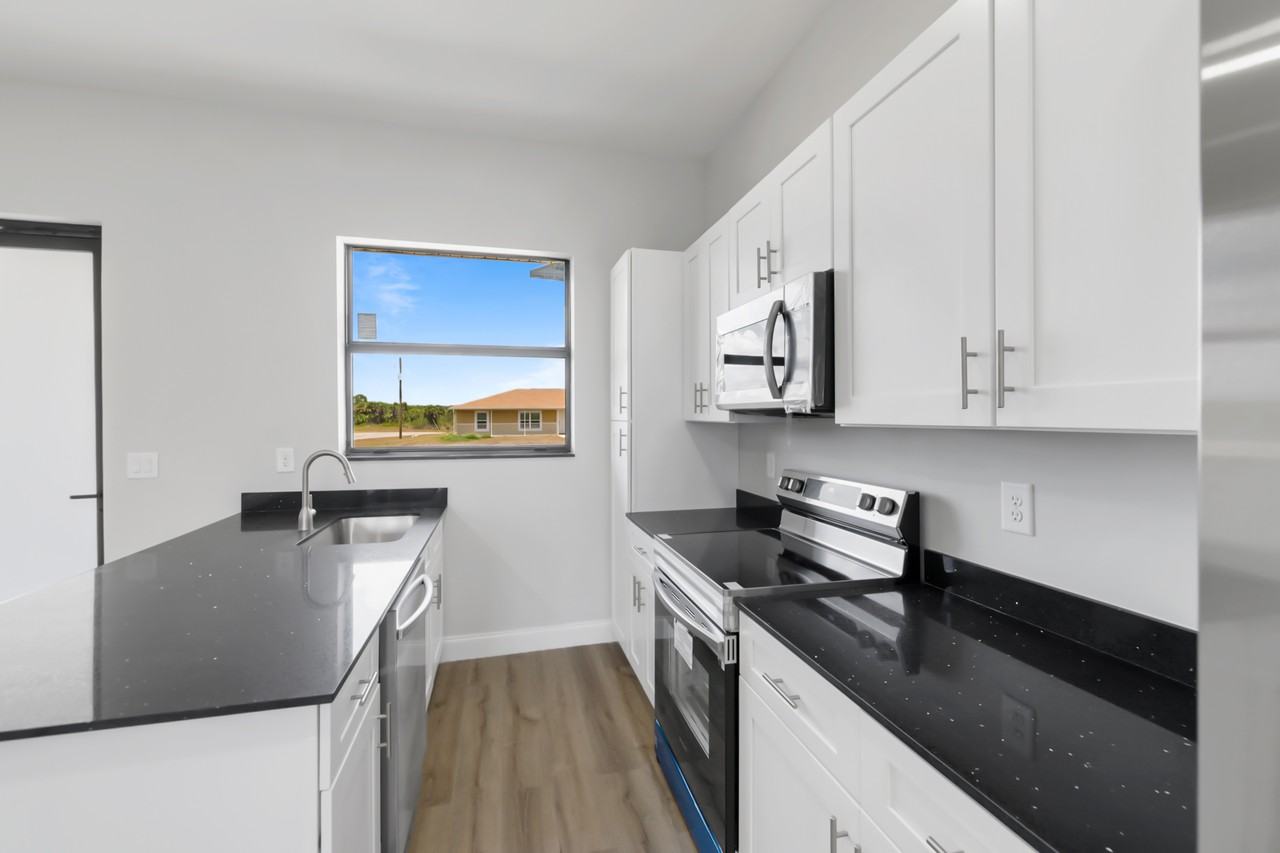 8014 Mangrove Cir #1 - Photo 6 of 29