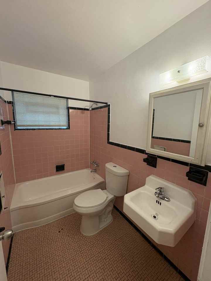 19474 Montrose St #1 - Photo 2 of 7