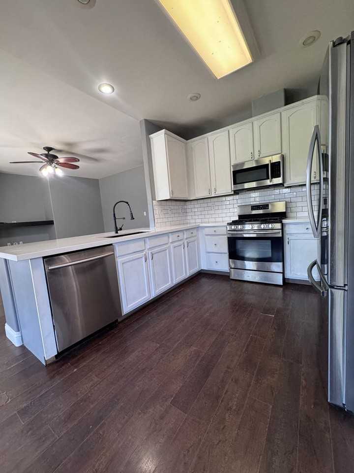 11300 Sand Bridge Ct - Photo 3 of 26