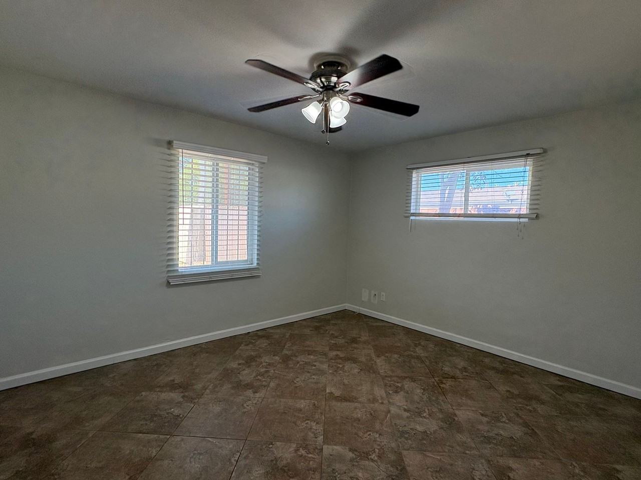 3848 N 21st Ave - Photo 5 of 9