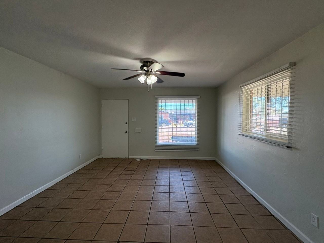 3848 N 21st Ave - Photo 4 of 9