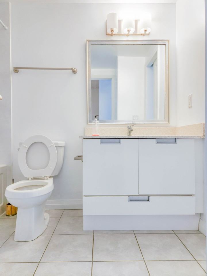 75 Eglinton Avenue West #605 - Photo 5 of 10