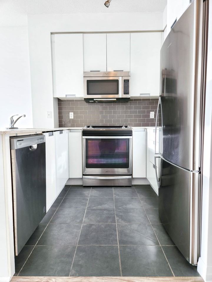 75 Eglinton Avenue West #605 - Photo 4 of 10