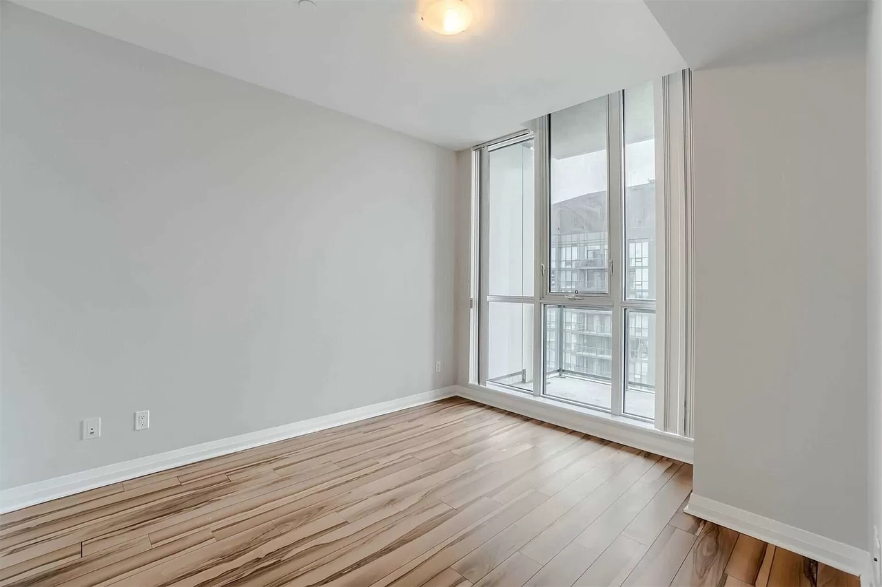 75 Eglinton Avenue West #605 - Photo 2 of 10