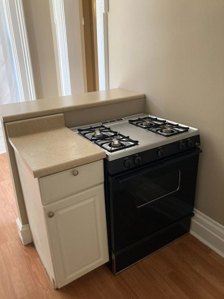 626 Ferry St - Photo 3 of 9