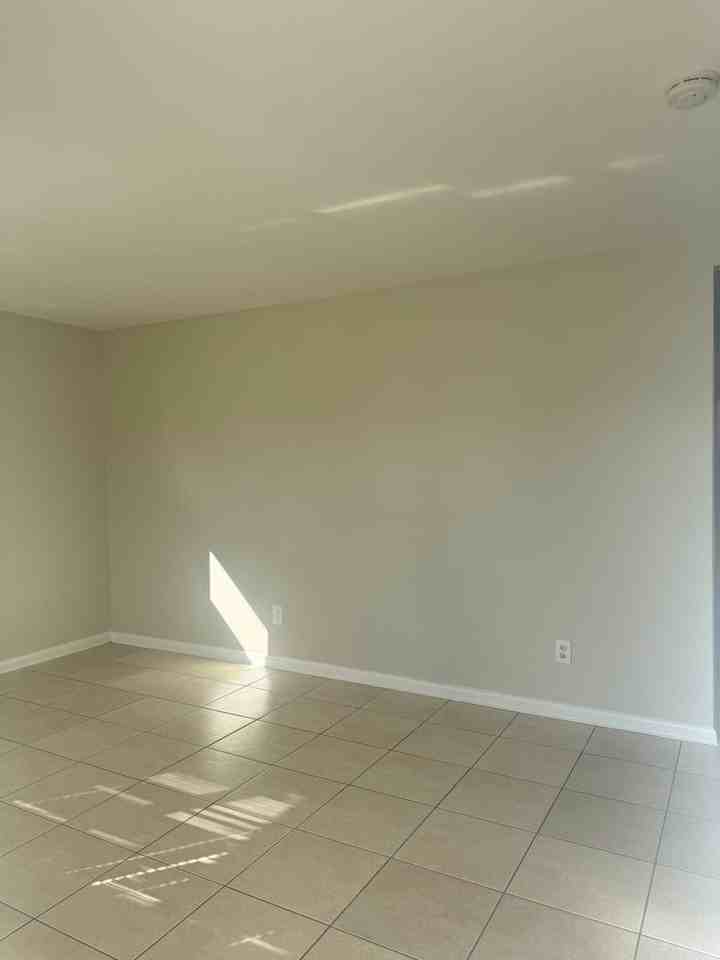 903 Parkwood Ave - Photo 6 of 22