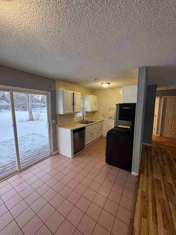 6609 W Broadway Ave - Photo 6 of 28