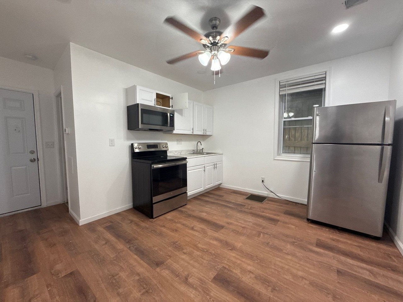 318 N Paca St - Photo 6 of 7