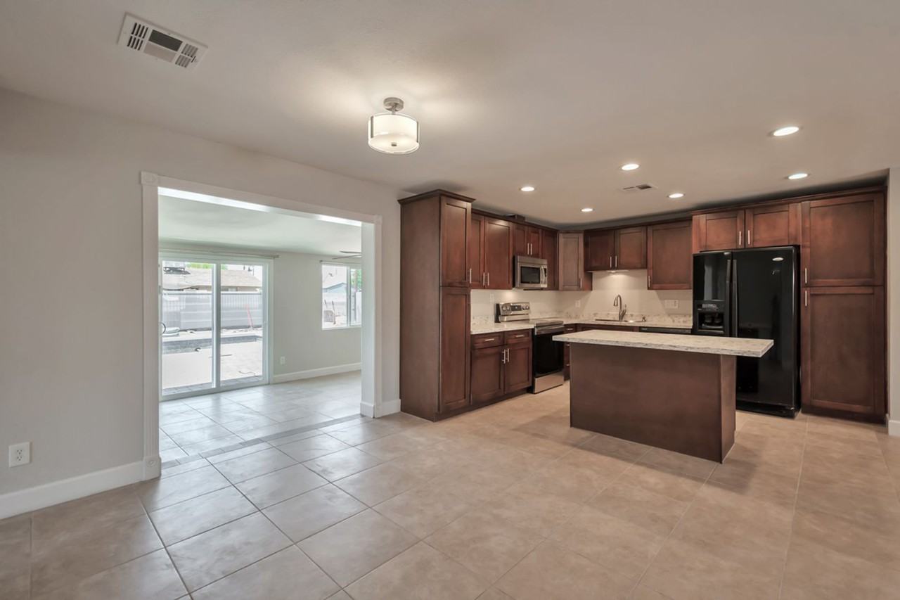 924 E Wesleyan Dr - Photo 4 of 26