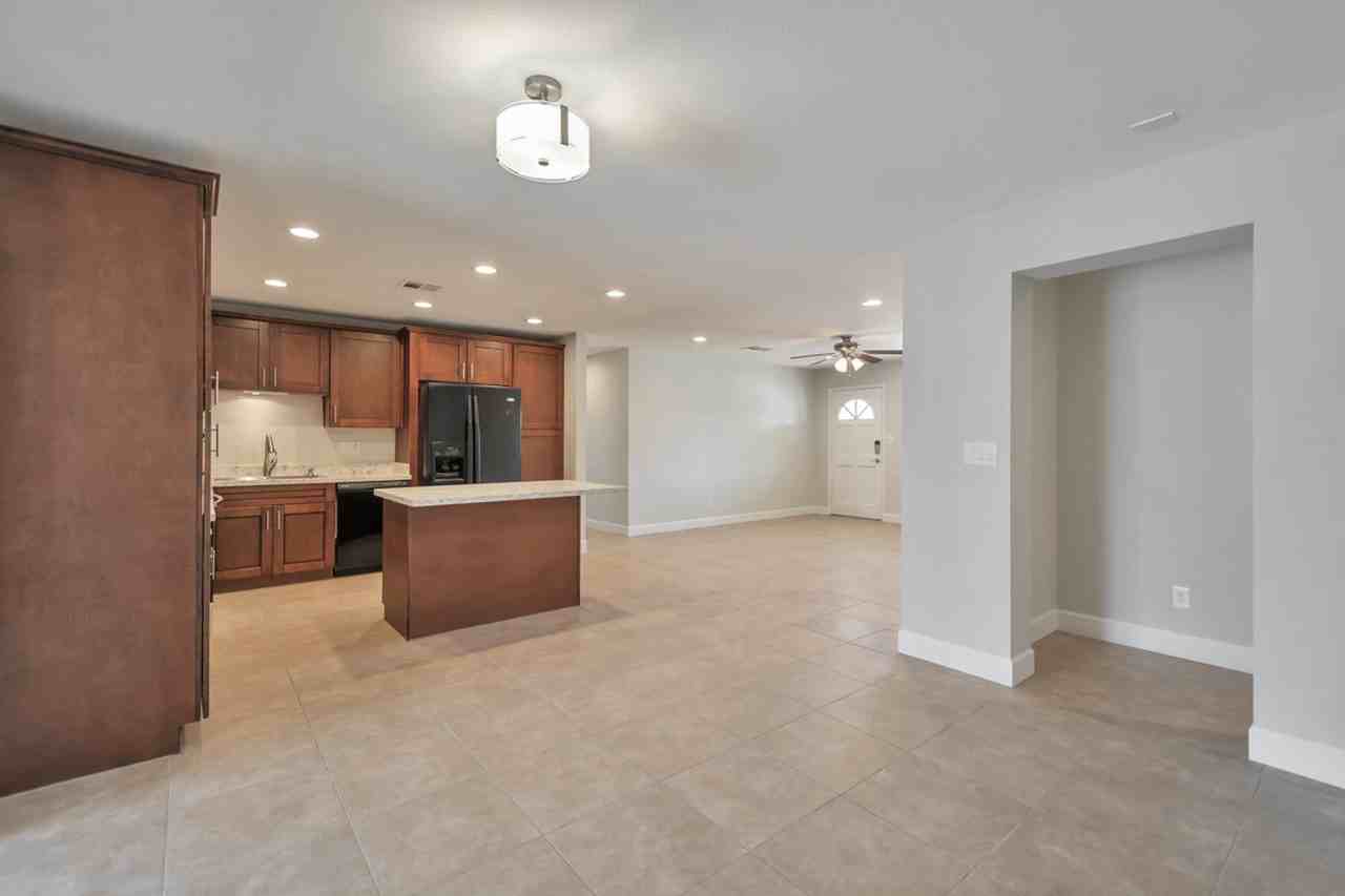 924 E Wesleyan Dr - Photo 6 of 26