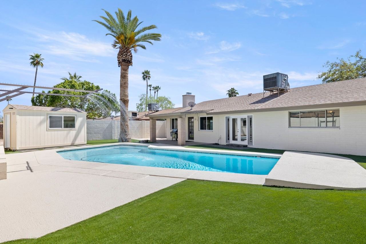 1904 E Laguna Dr - Photo 2 of 50