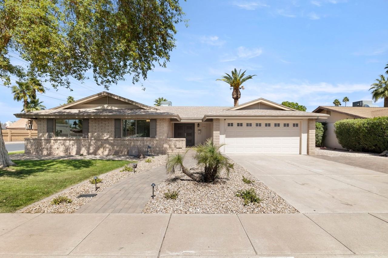 1904 E Laguna Dr - Photo 6 of 50