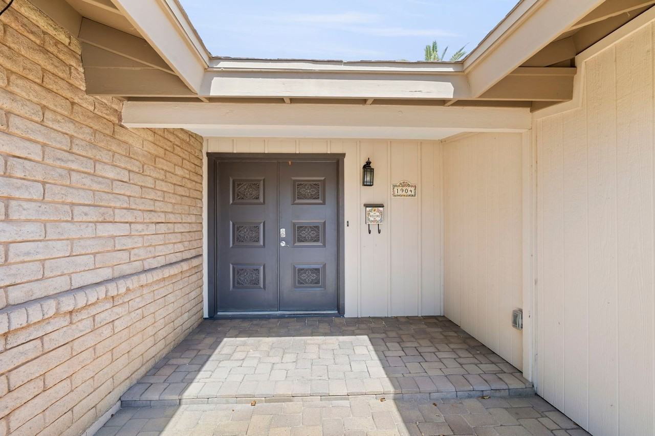 1904 E Laguna Dr - Photo 7 of 50