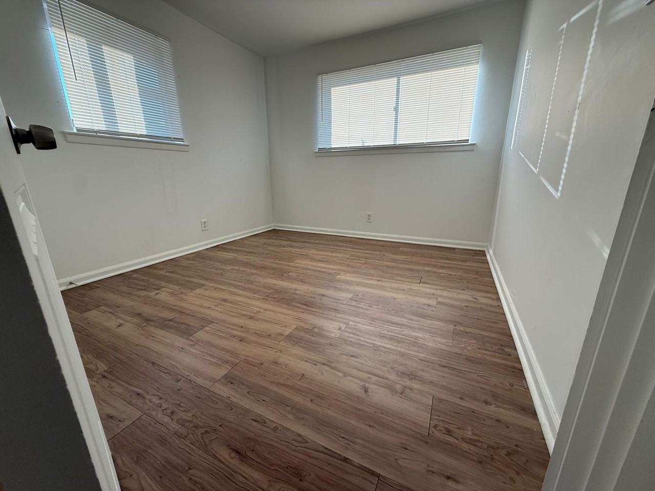 426 Brookview Dr - Photo 5 of 12