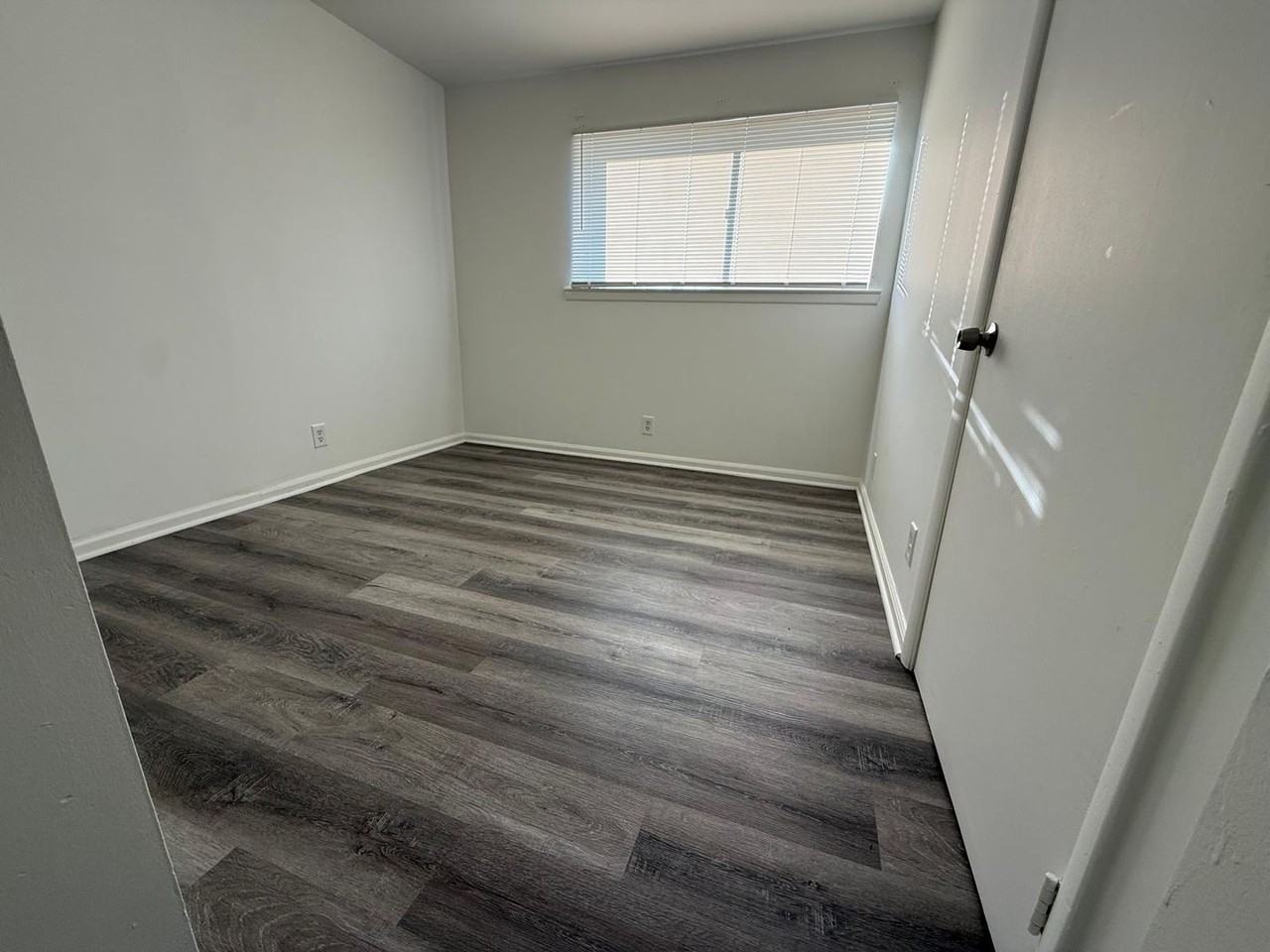 426 Brookview Dr - Photo 6 of 12