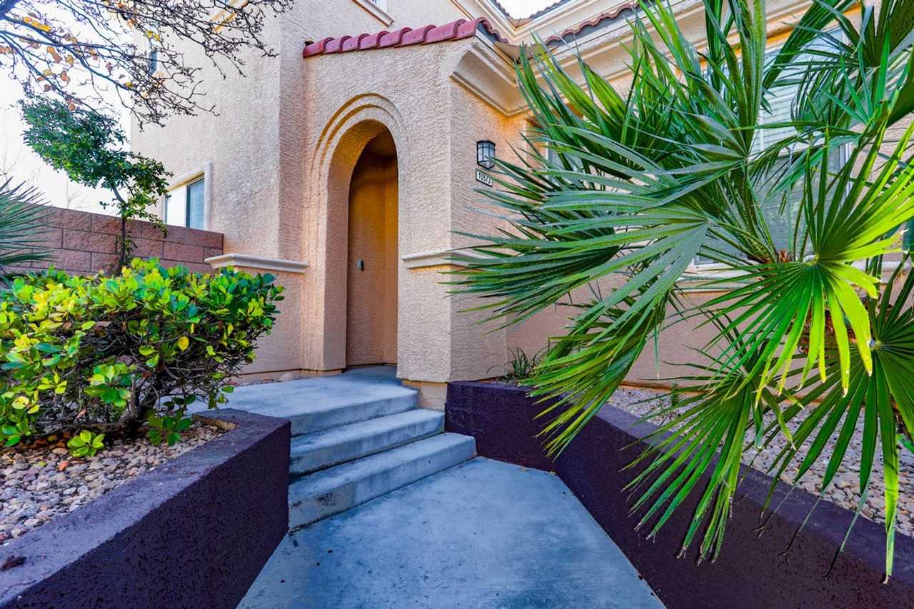 10573 Olympic Pine Dr - Photo 4 of 39