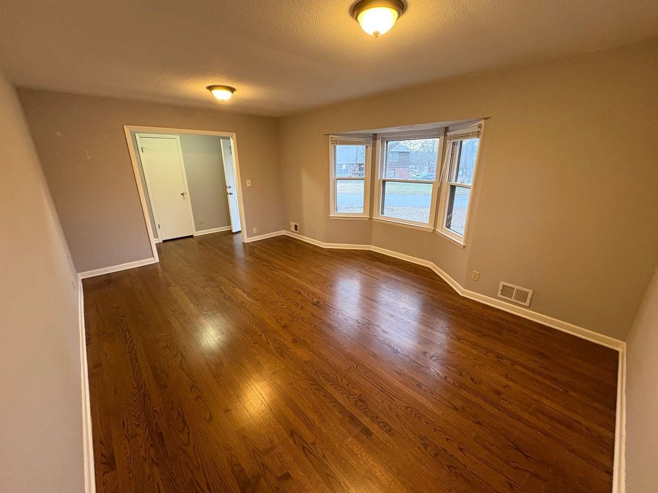 12725 Bristol Ave - Photo 5 of 24