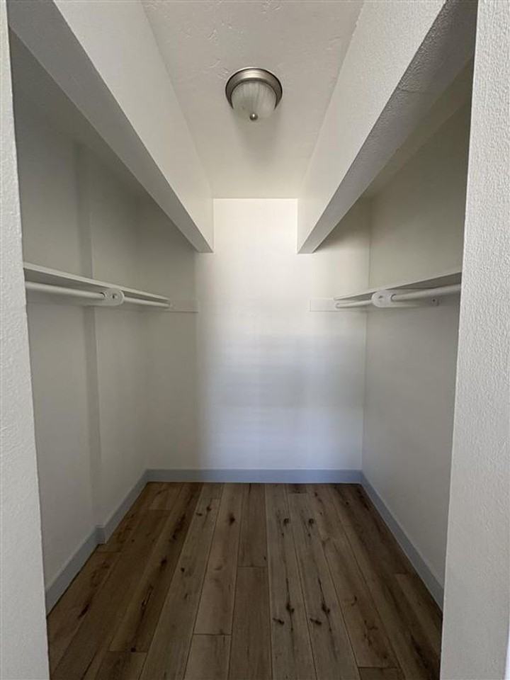 5505 Ackerfield Ave - Photo 4 of 24