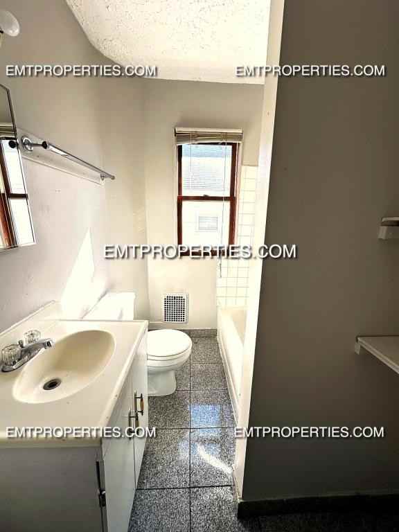 2037 Lexington Ave - Photo 4 of 8