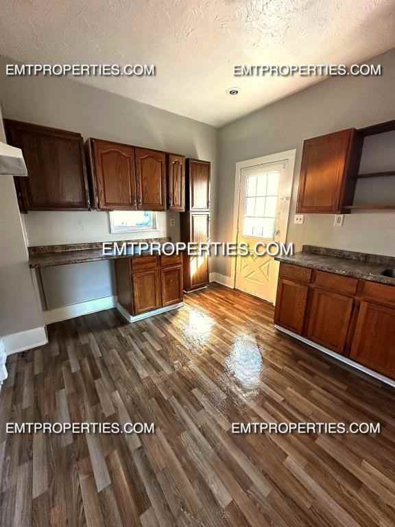 2037 Lexington Ave - Photo 5 of 8