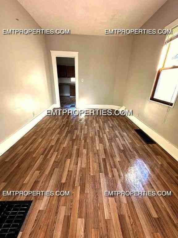 2037 Lexington Ave - Photo 6 of 8