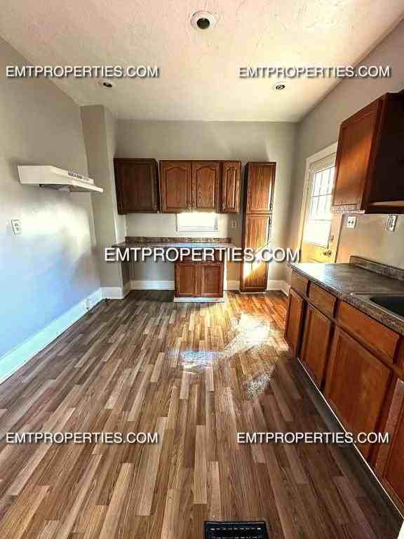 2037 Lexington Ave - Photo 7 of 8