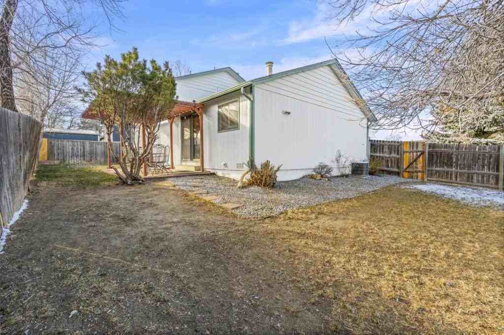 2264 Danielle Ct - Photo 2 of 18