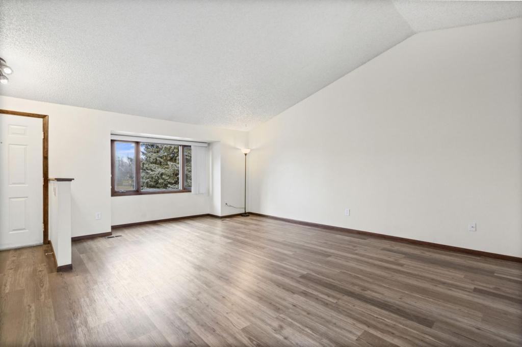 2264 Danielle Ct - Photo 3 of 18