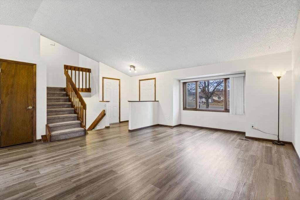 2264 Danielle Ct - Photo 4 of 18